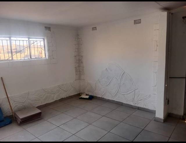 8 BEDROOM HOUSE FOR SALE IN ROODEKOP